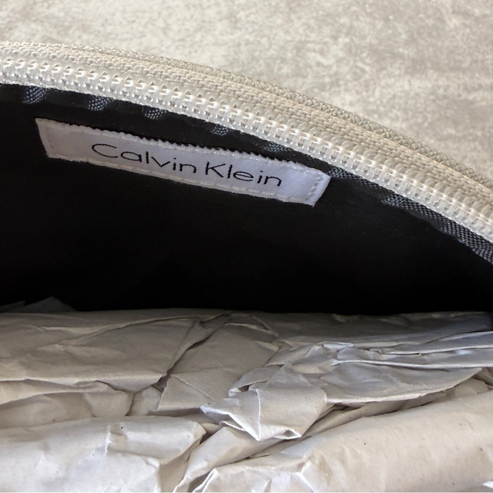 NWOT CK CALVIN KLEIN Logo Makeup Bag Cosmetic Pouch - Picture 8 of 12